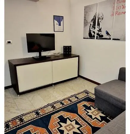 Vicolo Bugliolo 10 - * Carrara