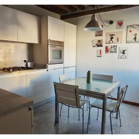 Vicolo Bugliolo 10 -